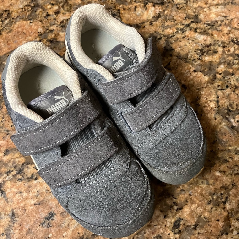 Puma Vista V toddler sneakers, size 9